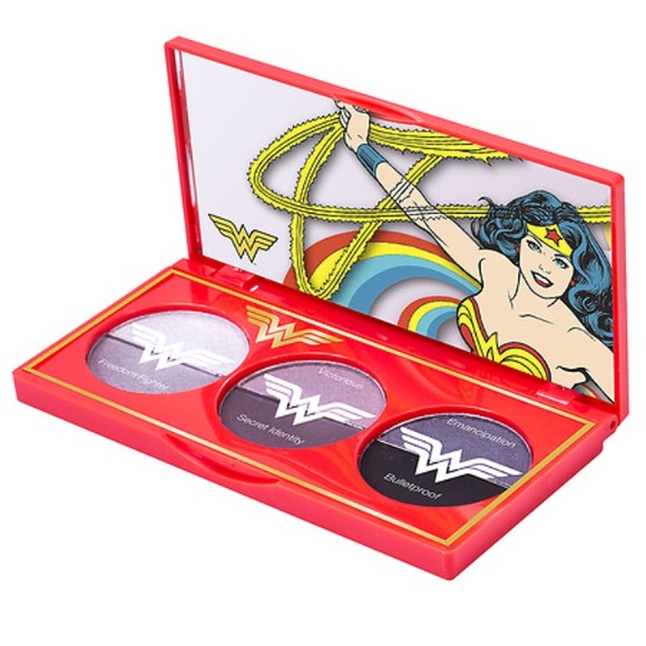 NEW Wonder Woman Eye Shadow - Picture 2 of 5